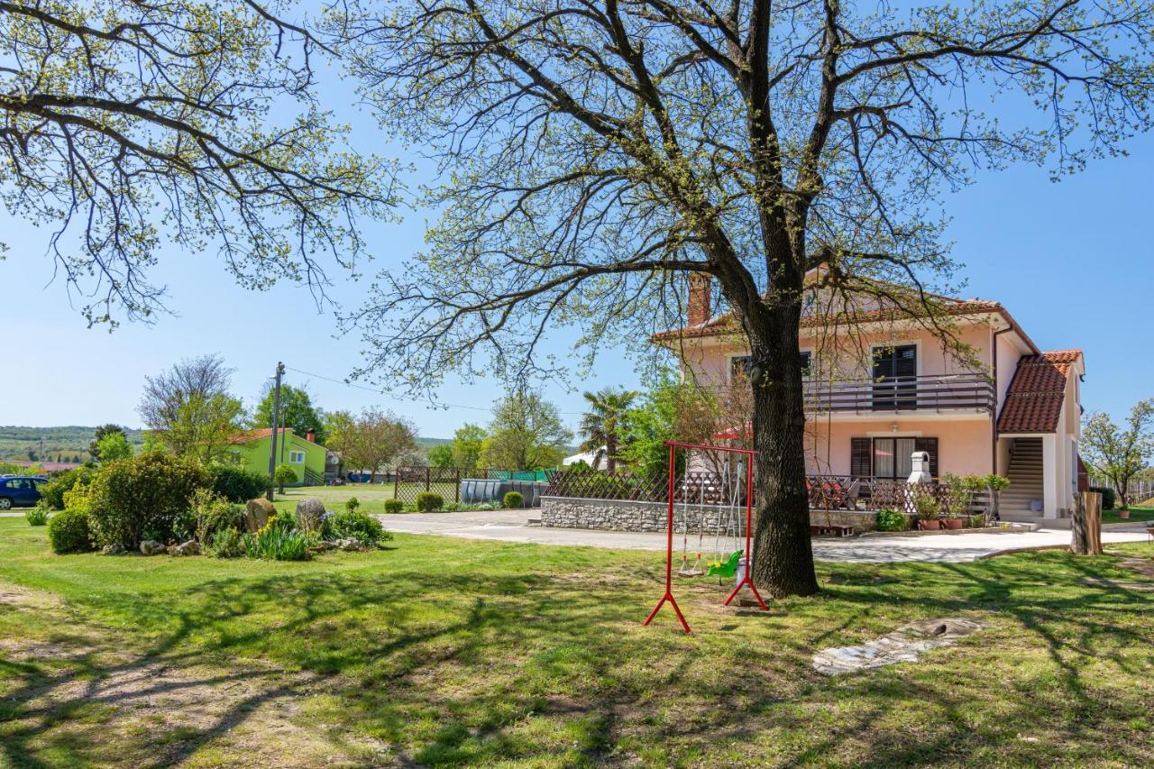 Family Friendly Apartments With A Swimming Pool Cepic, Central Istria - Sredisnja Istra - 11636 Zatka Cepic Exterior foto