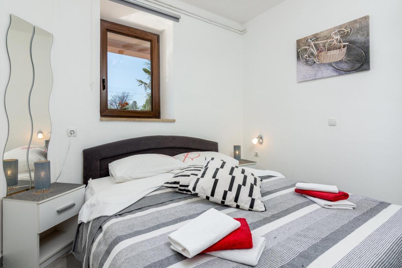 Family Friendly Apartments With A Swimming Pool Cepic, Central Istria - Sredisnja Istra - 11636 Zatka Cepic Exterior foto