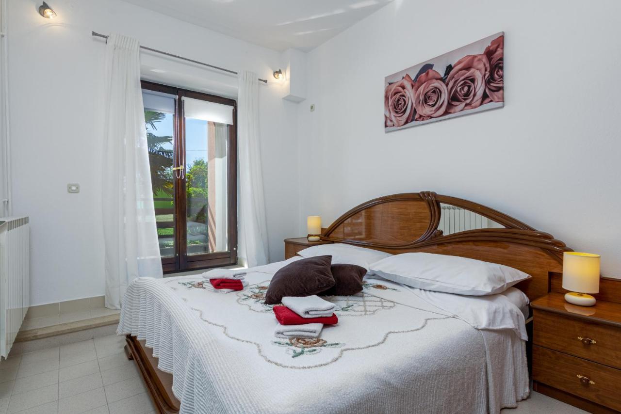 Family Friendly Apartments With A Swimming Pool Cepic, Central Istria - Sredisnja Istra - 11636 Zatka Cepic Exterior foto